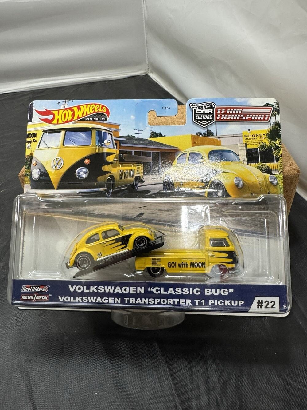 Hot Wheels Team Transport #22 VW Classic Bug Transporter T1 Pickup Mooneyes New